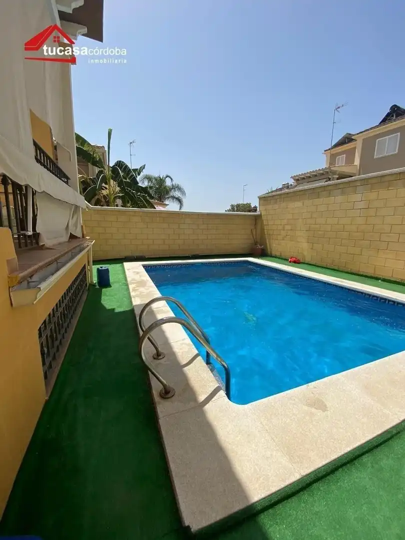 Swimming pool of Houses for sale in Córdoba  with Air Conditioner and Swimming Pool