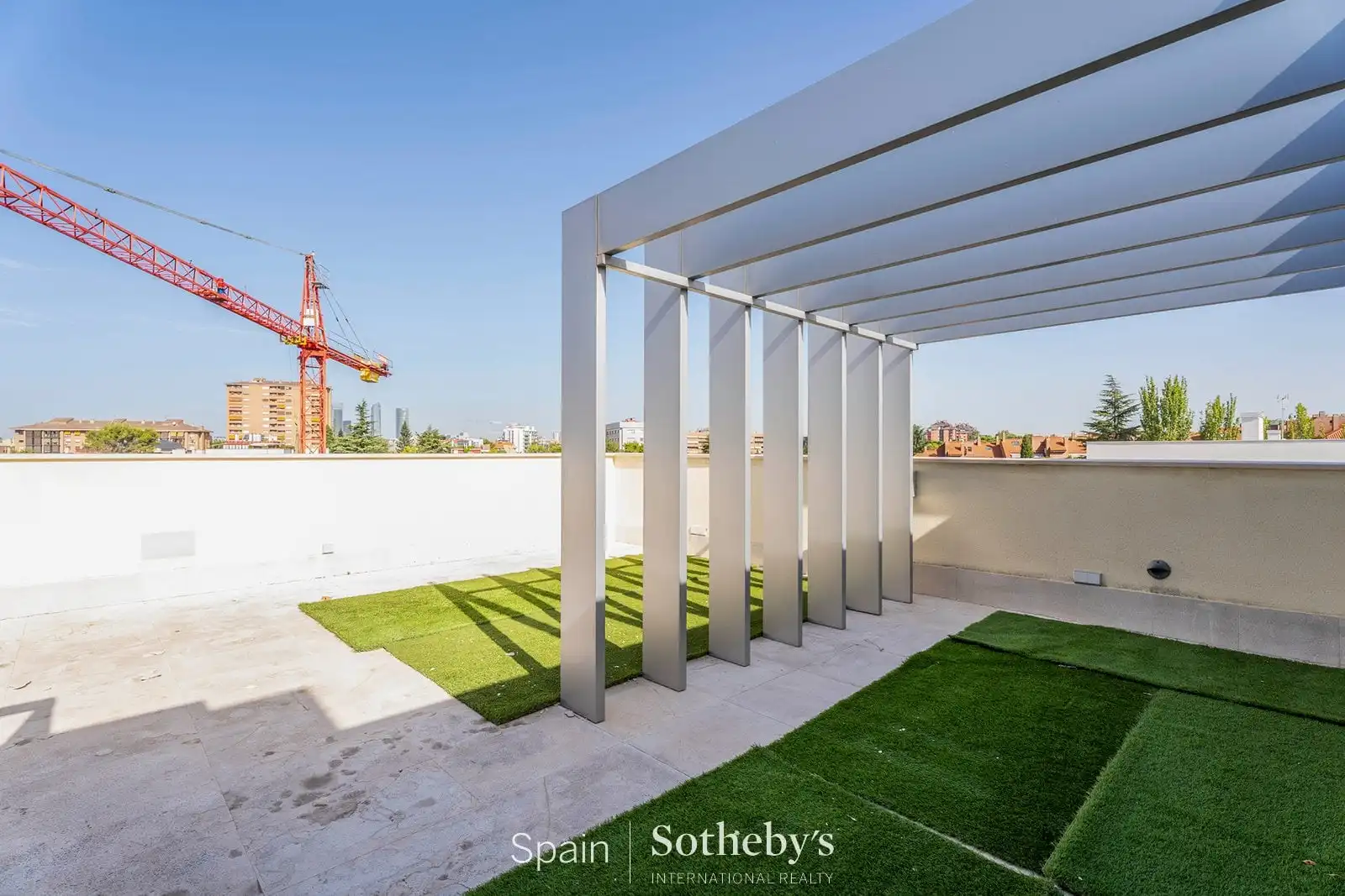 Terraza de Casa adosada en venta en Madrid con Aire acondicionado, Calefacción y Jardín privado