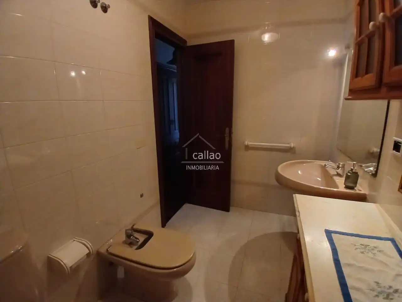 Bathroom of Flat for rent in Ferrol  with Heating, Parquet flooring and Furnished