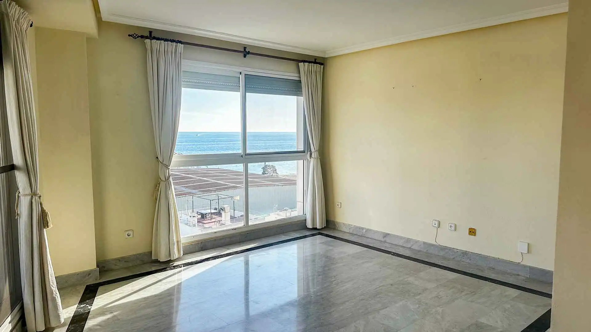 Bedroom of Apartments for rent in Marbella Centro