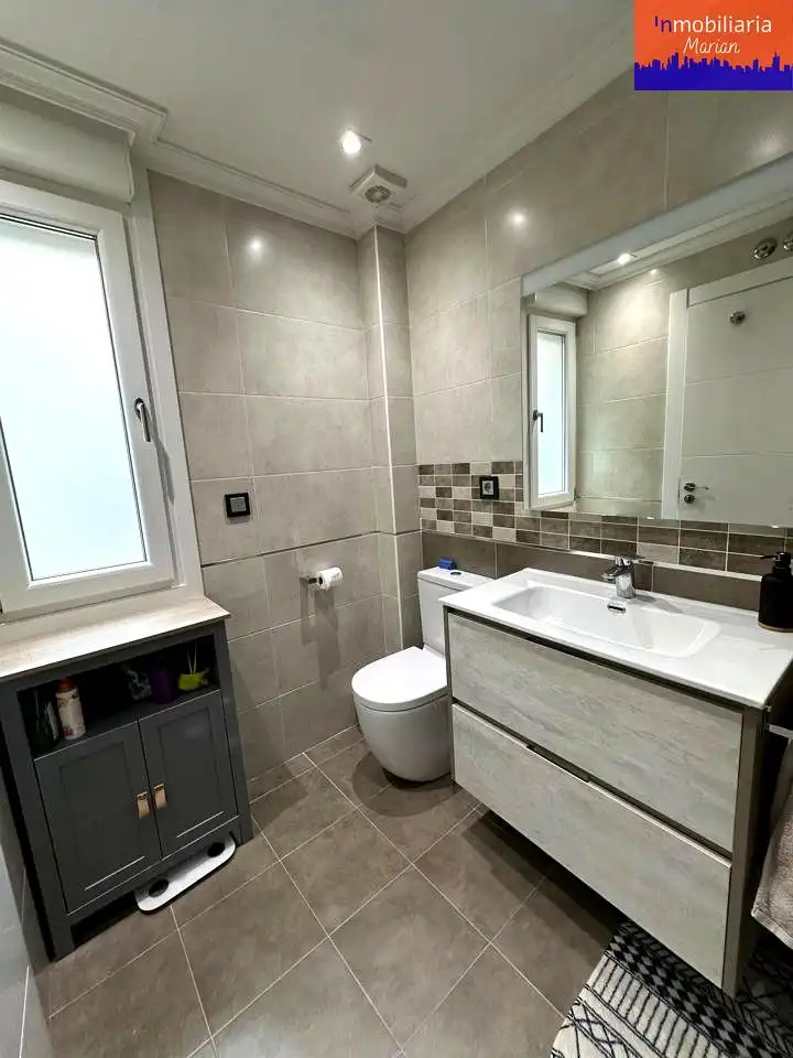 Bathroom of Flat for sale in Aranda de Duero  with Heating, Terrace and Furnished