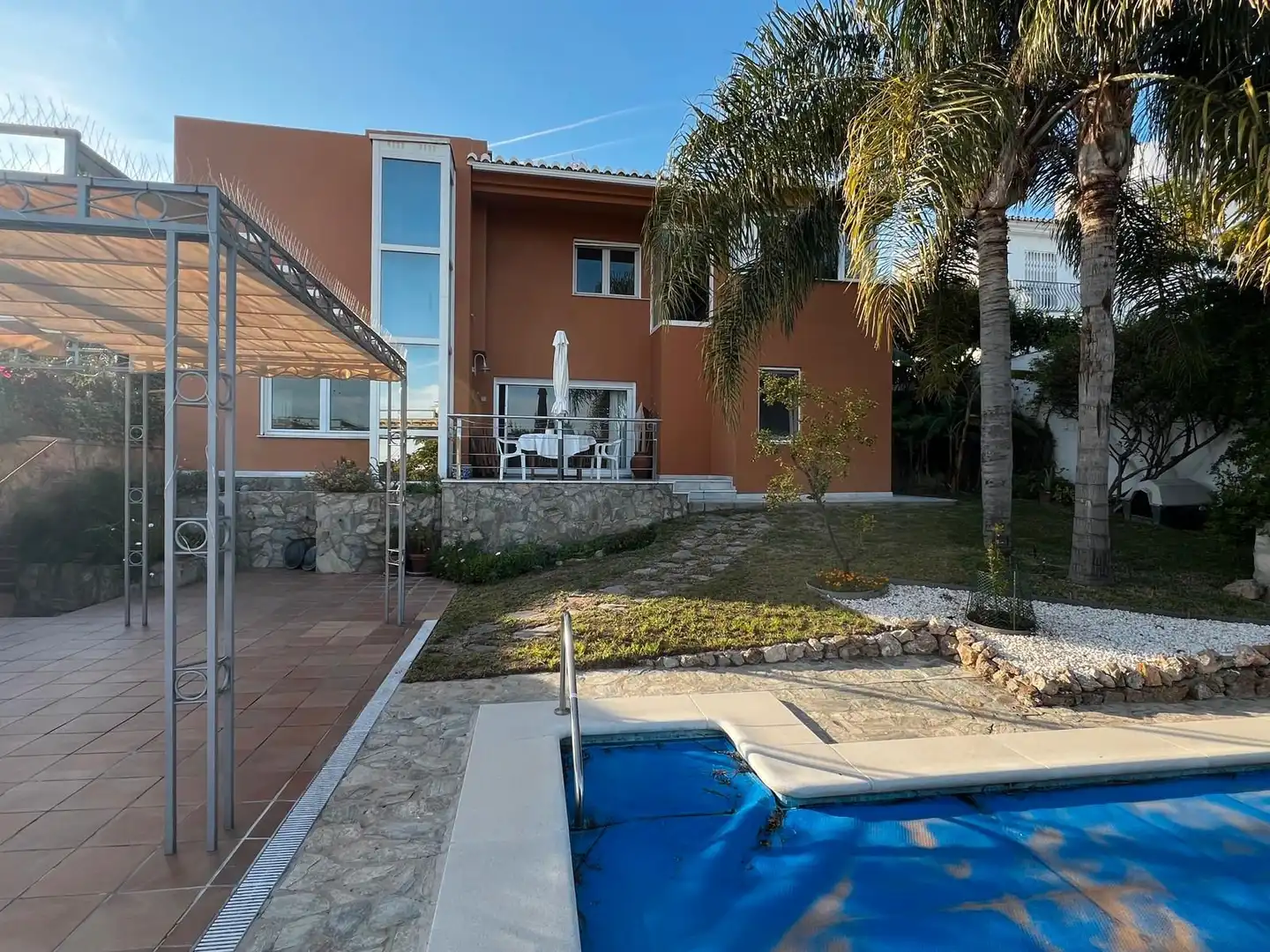 Vista exterior de Casa o chalet en venta en Vélez-Málaga con Aire acondicionado, Jardín privado y Piscina