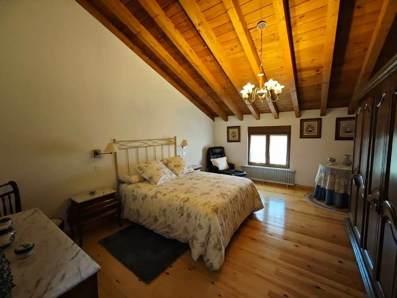 Dormitori de Casa adosada en venda en Rebolledo de la Torre amb Calefacció, Parquet i Moblat