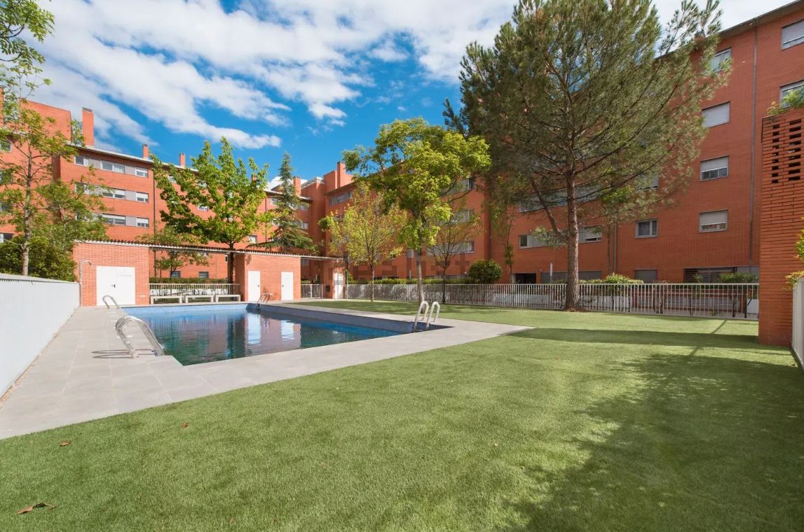 Piscina de Piso en venta en  Madrid Capital con Piscina comunitaria