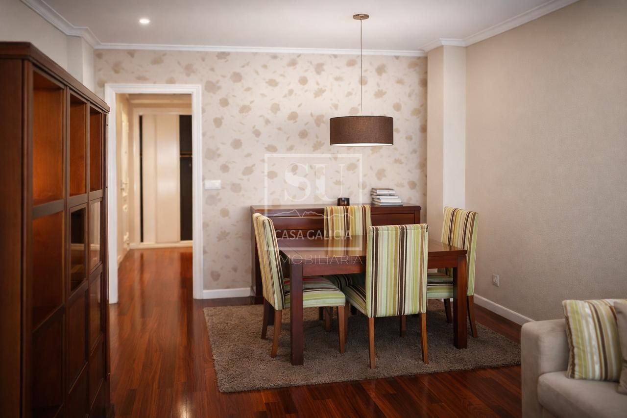 Menjador de Pis en venda en Vigo  amb Calefacció i Traster