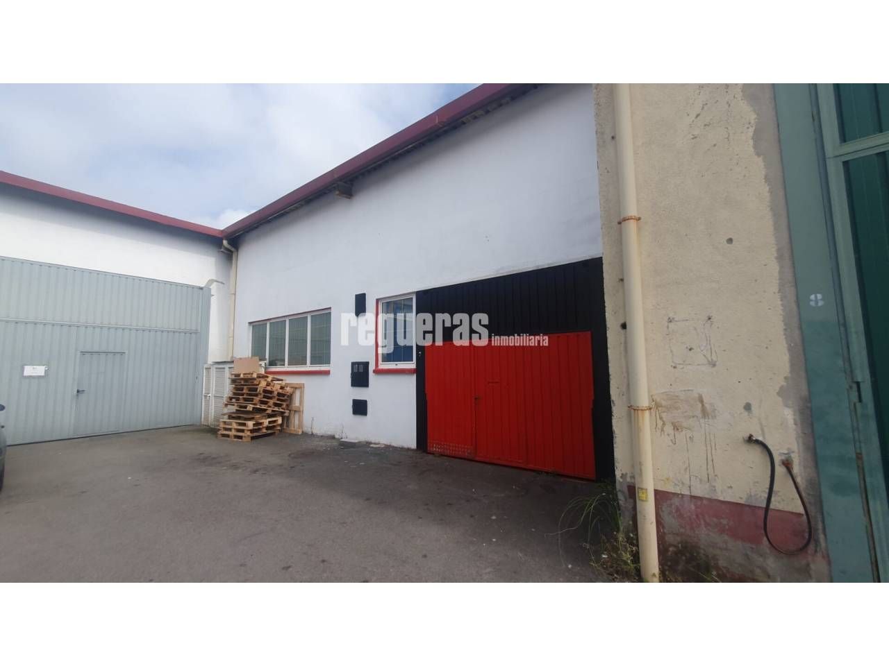 Exterior view of Industrial buildings to rent in Avilés