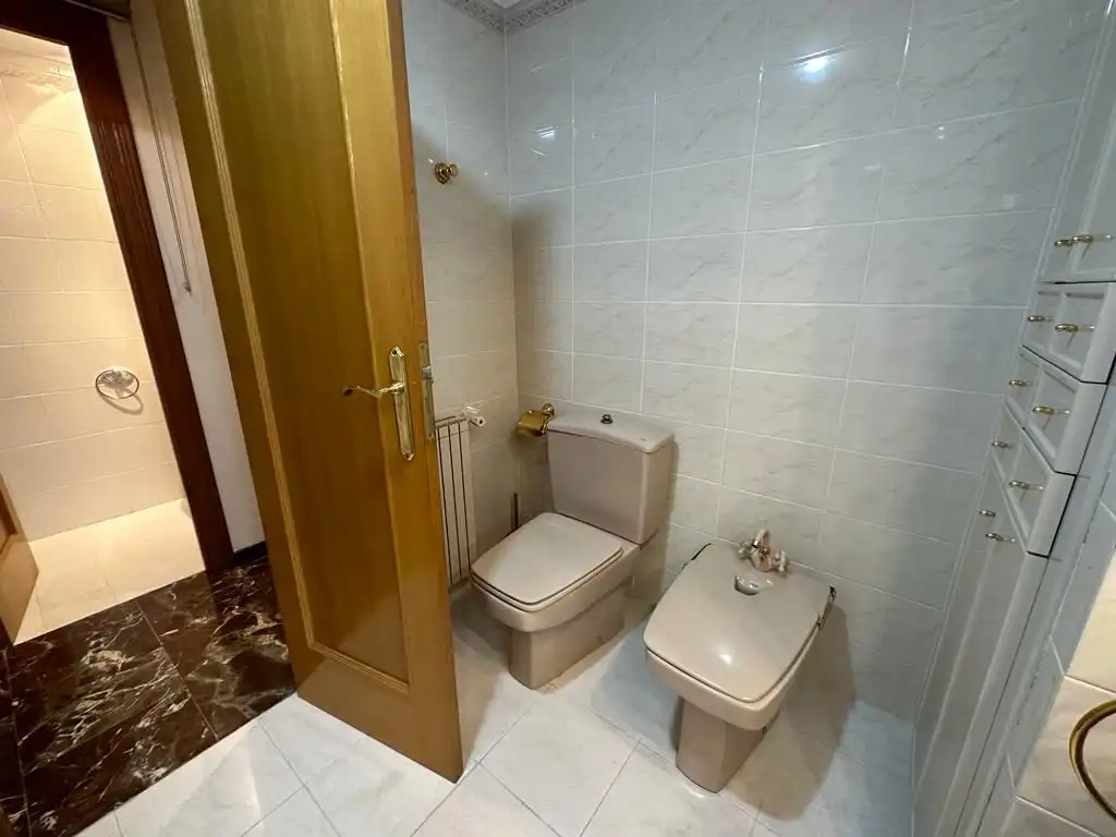 Baño de Dúplex en venta en Castellón de la Plana / Castelló de la Plana con Aire acondicionado, Calefacción y Trastero