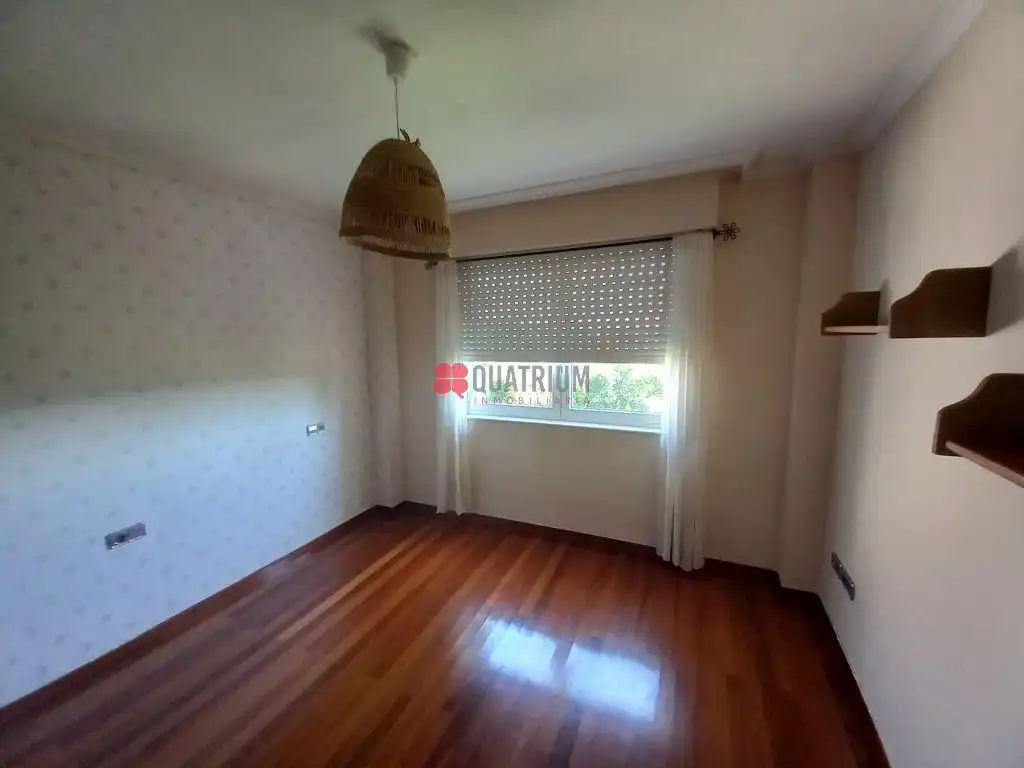 Habitación de Casa o chalet de alquiler en Santiago de Compostela  con Calefacción, Jardín privado y Trastero