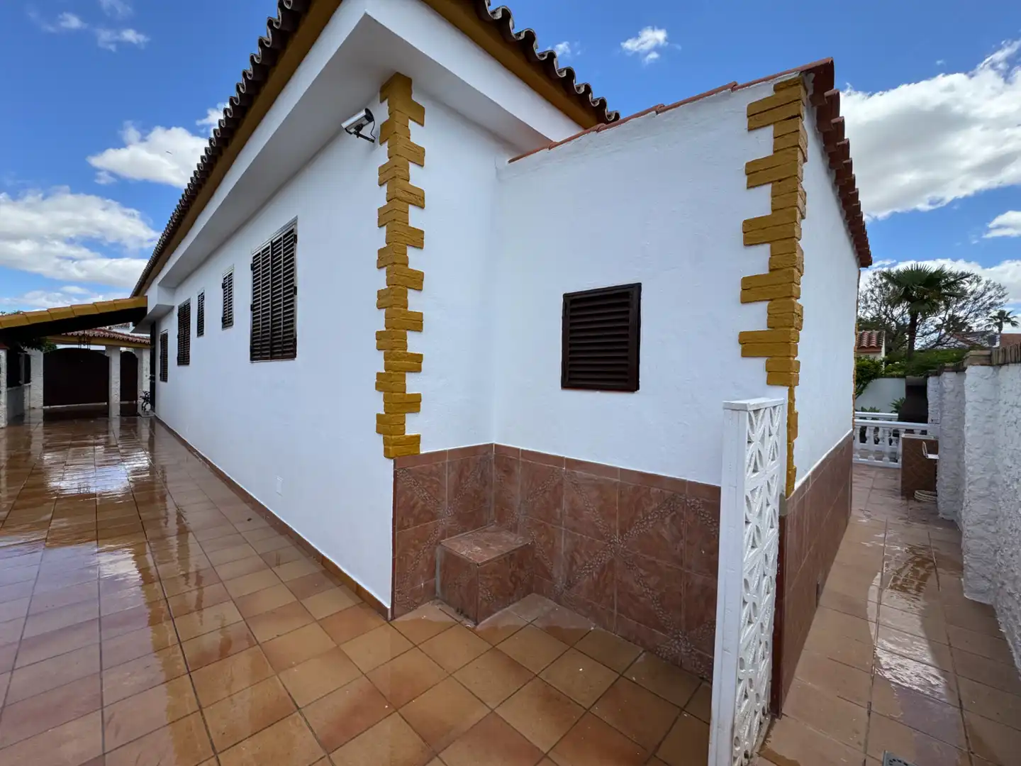 Vista exterior de Casa o chalet de alquiler en Espartinas con Aire acondicionado, Calefacción y Jardín privado
