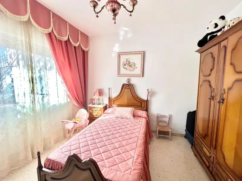 Dormitori de Casa o xalet en venda en Málaga amb Aire condicionat, Terrassa i Moblat