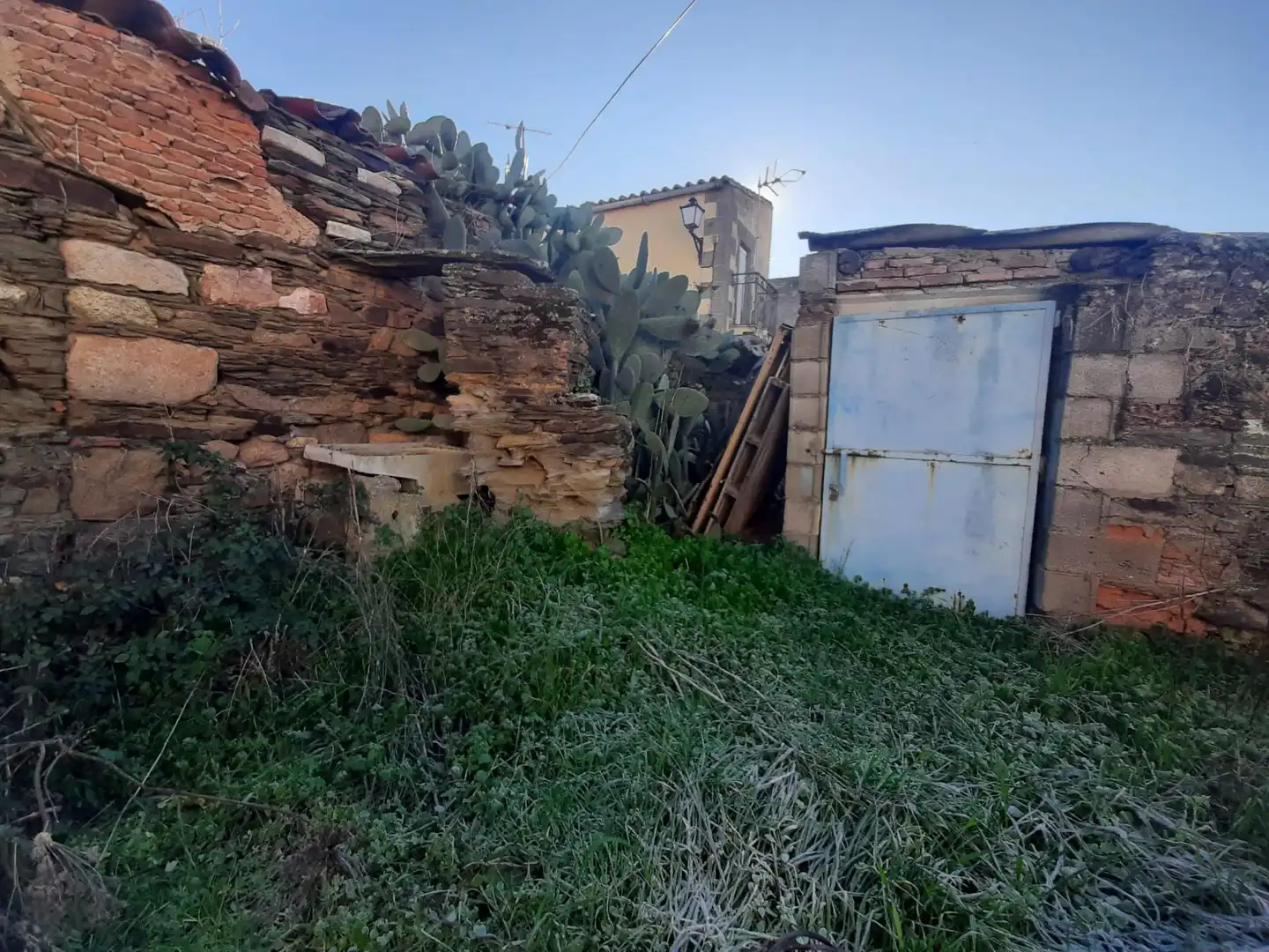 Houses for sale in Botija  with Private garden and Storage room
