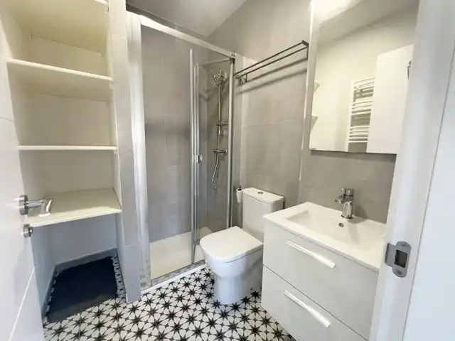 Bathroom of Flat for rent in Santander  with Heating, Furnished and Oven