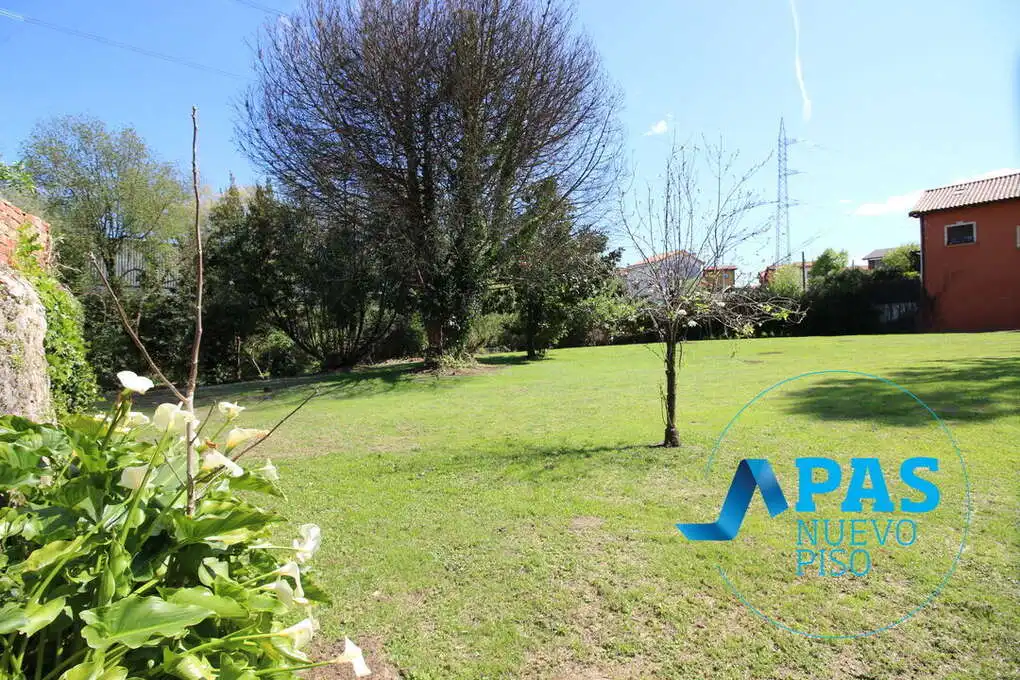 Casa o xalet en venda en El Astillero   amb Calefacció, Jardí privat i Traster