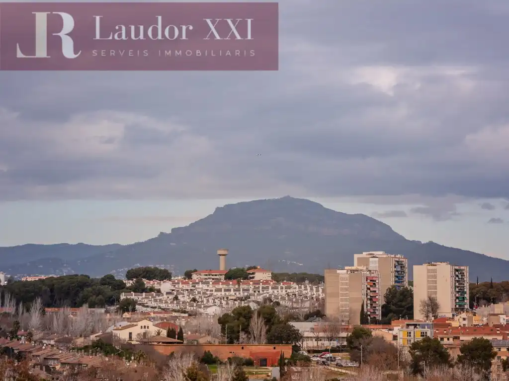 Vista exterior de Casa adosada en venta en Sant Quirze del Vallès