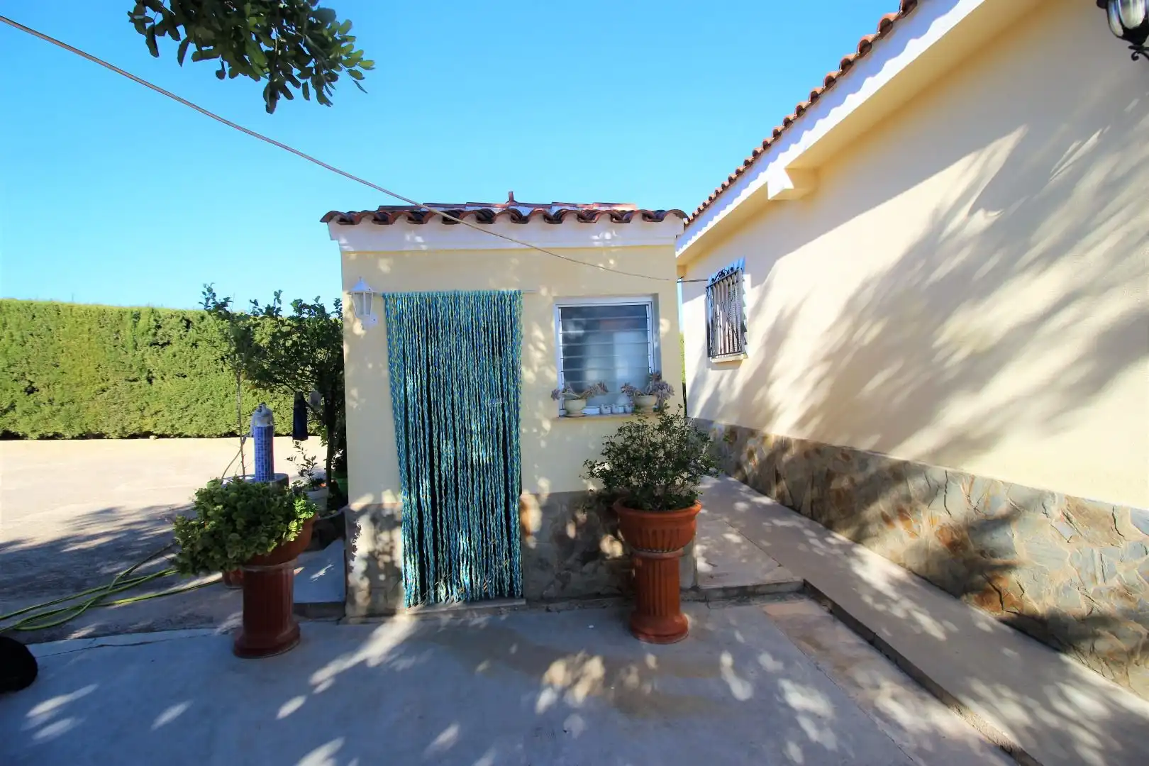 Vista exterior de Casa o xalet en venda en Chiva amb Jardí privat, Terrassa i Traster