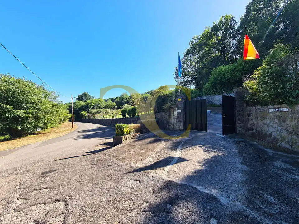 Vista exterior de Casa o xalet en venda en Oviedo  amb Calefacció, Jardí privat i Terrassa