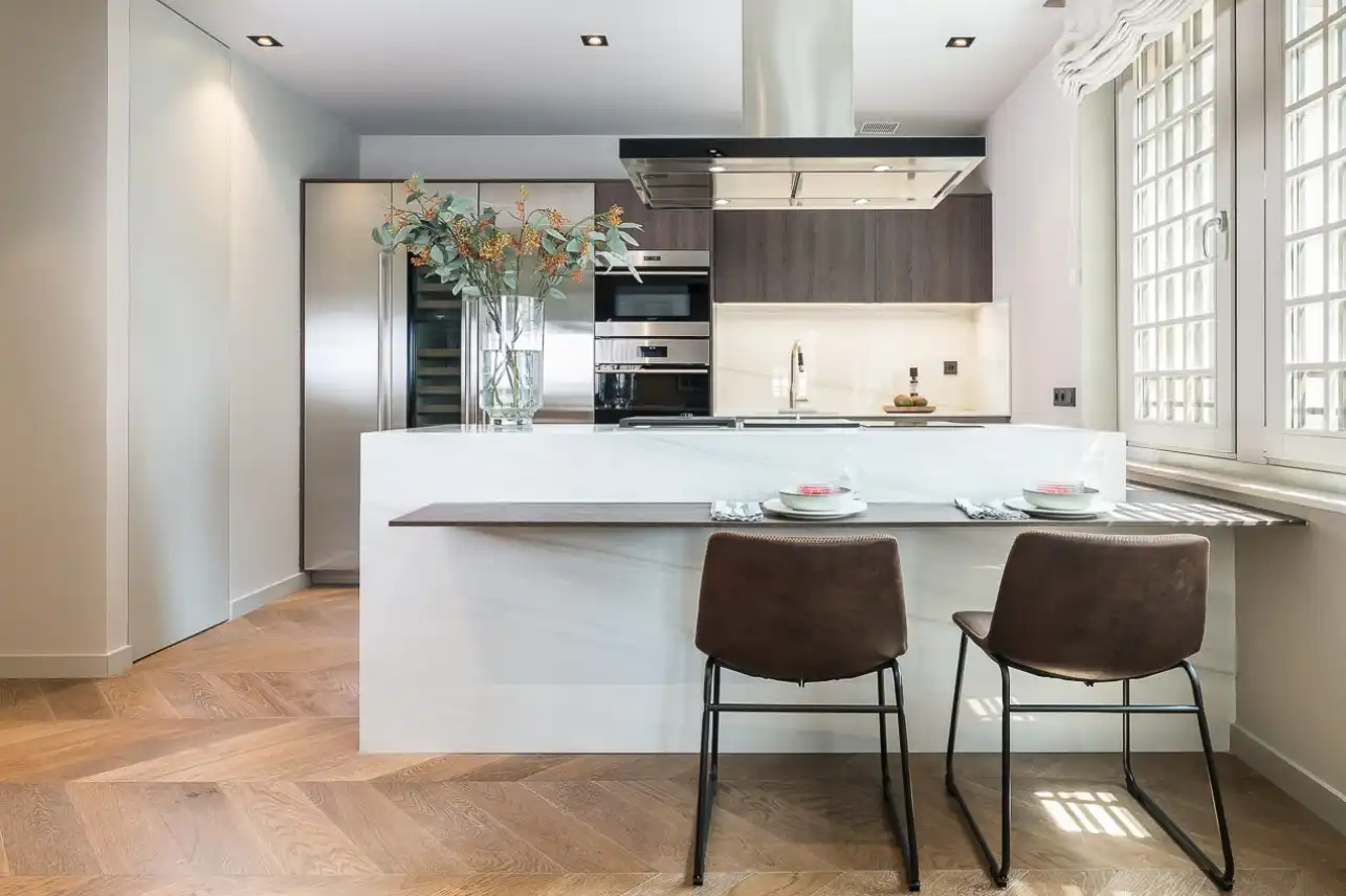Cuina de Apartament de lloguer en Barcelona amb Aire condicionat, Calefacció i Moblat