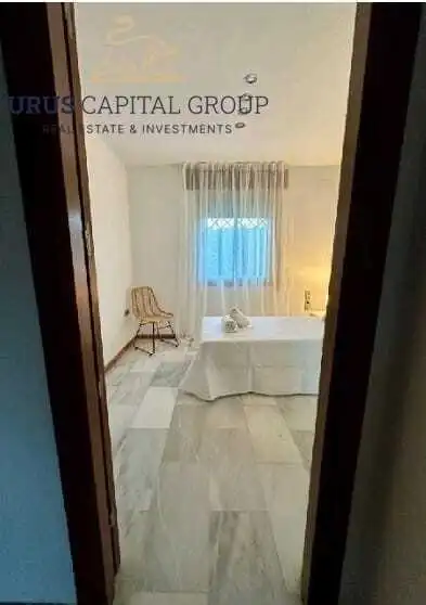 Dormitori de Casa adosada en venda en Córdoba amb Aire condicionat, Calefacció i Jardí privat