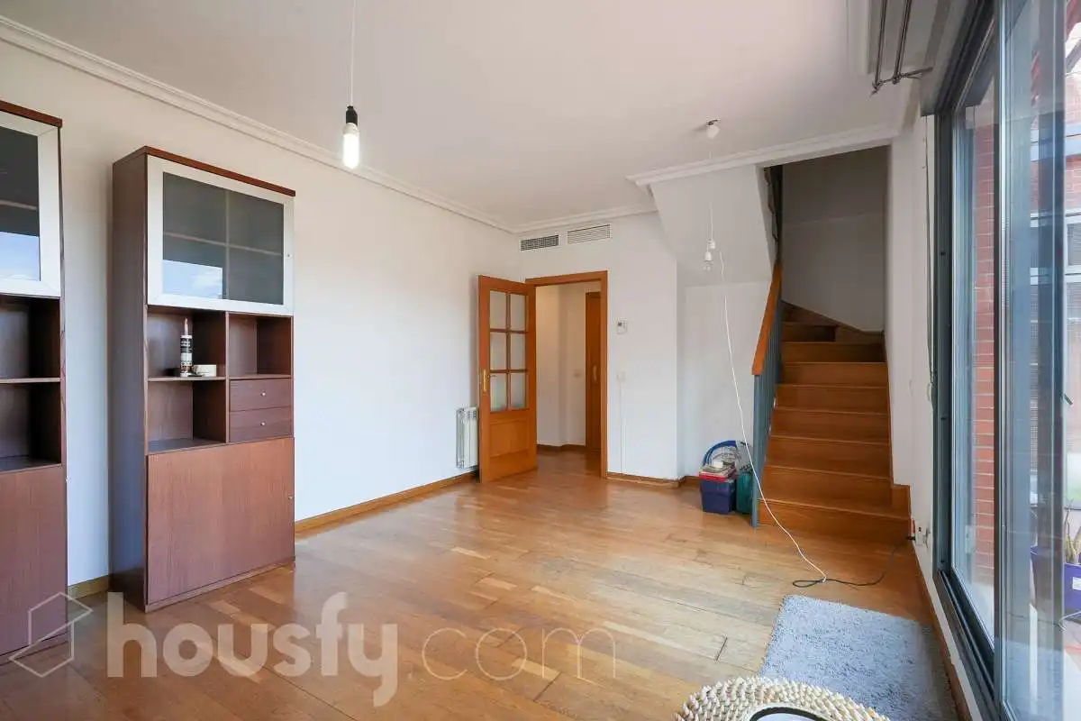 Living room of Flat for sale in Madrid  with Air Conditioner, Heating and Private garden