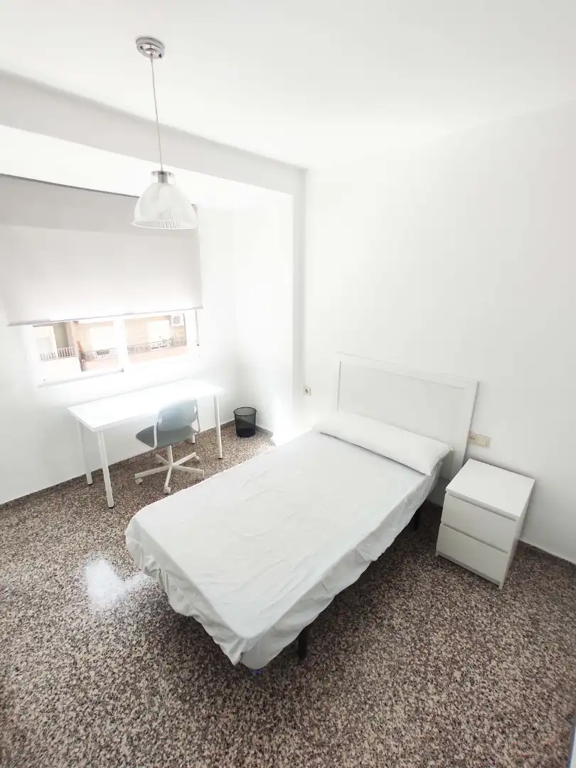 Bedroom of Flat for share in Granada  with Furnished, Washing machine and Microwave