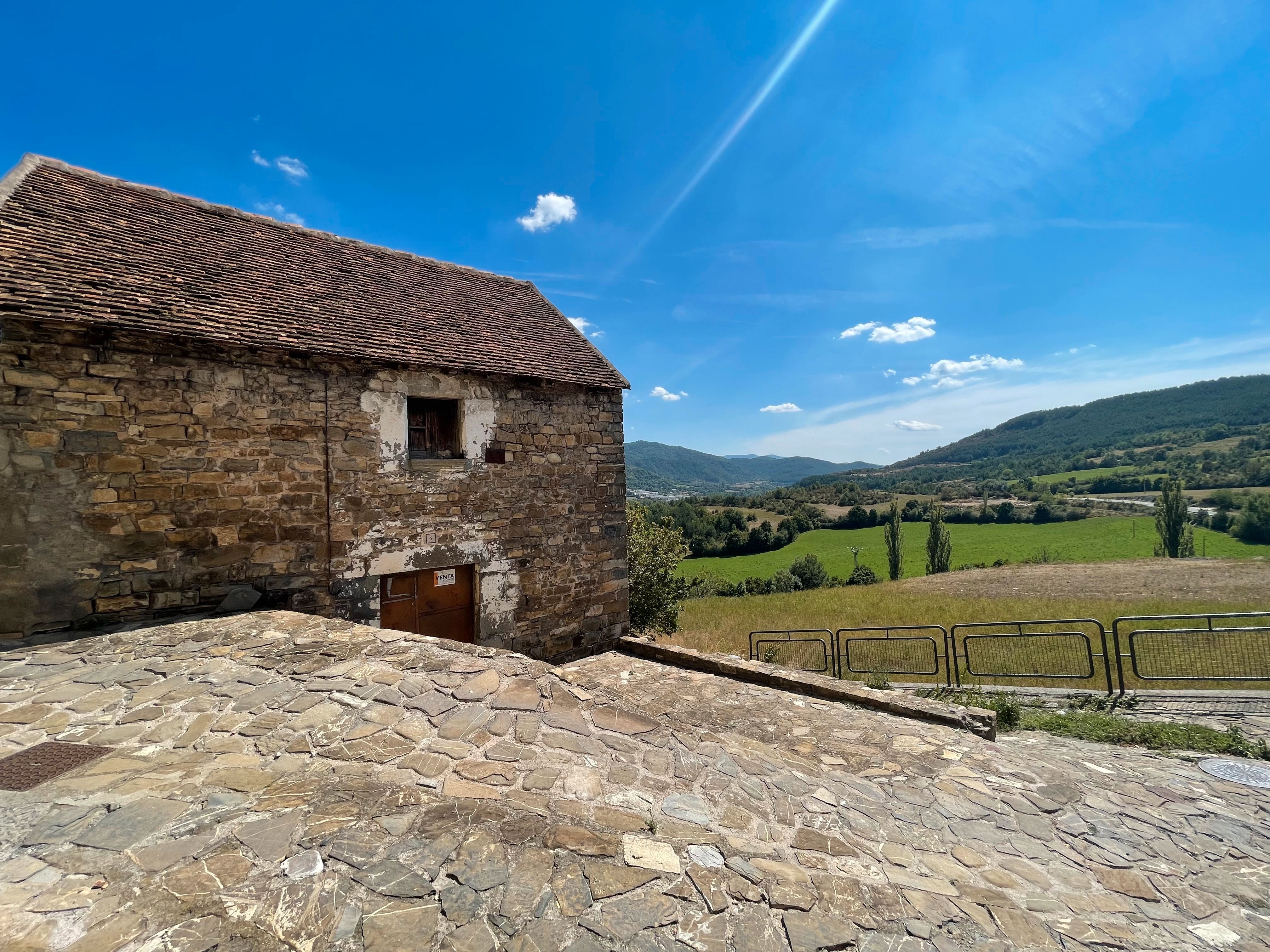 Außenansicht von Country house zum verkauf in Valle de Hecho mit Privatgarten und Abstellraum