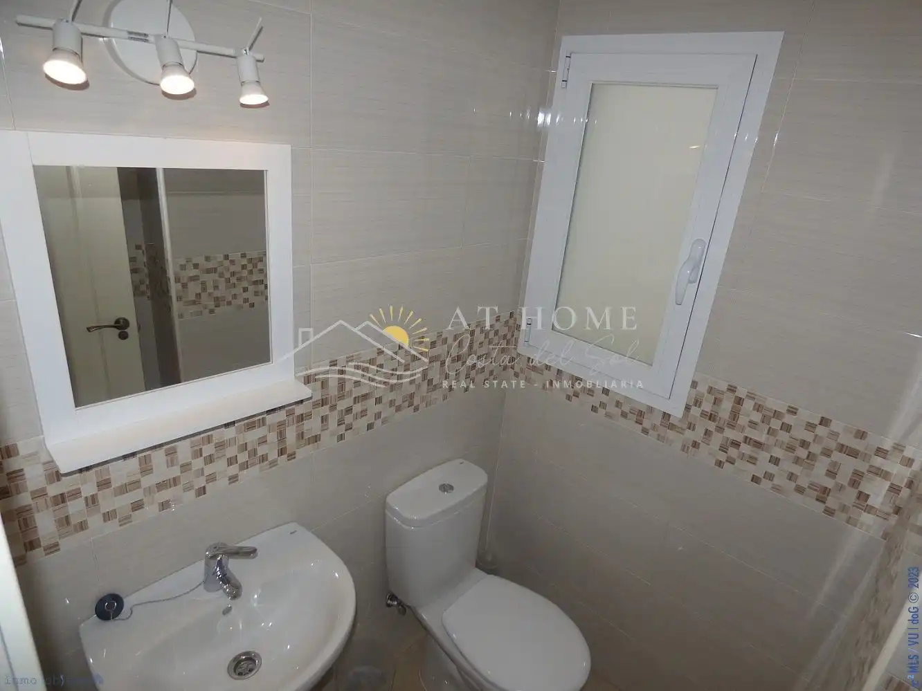 Bathroom of Houses for sale in Nerja  with Air Conditioner, Terrace and Storage room