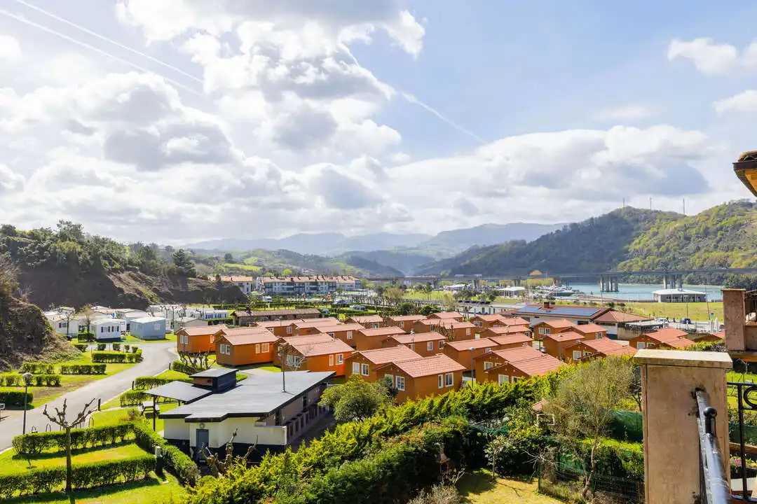 Vista exterior de Dúplex en venta en Orio con Calefacción, Terraza y Balcón