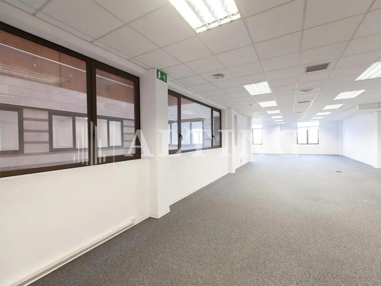 Office space with lift to rent in Catalunya, imagen 46