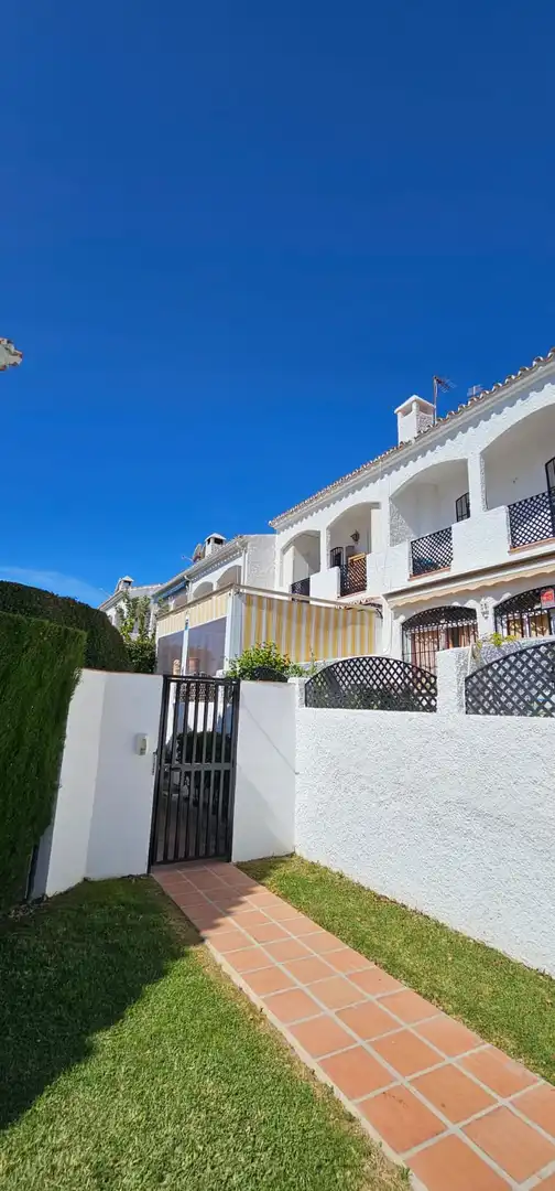 Adossat amb terrassa en venda a Avenida Ciudad de Pescia 55, imagen 5