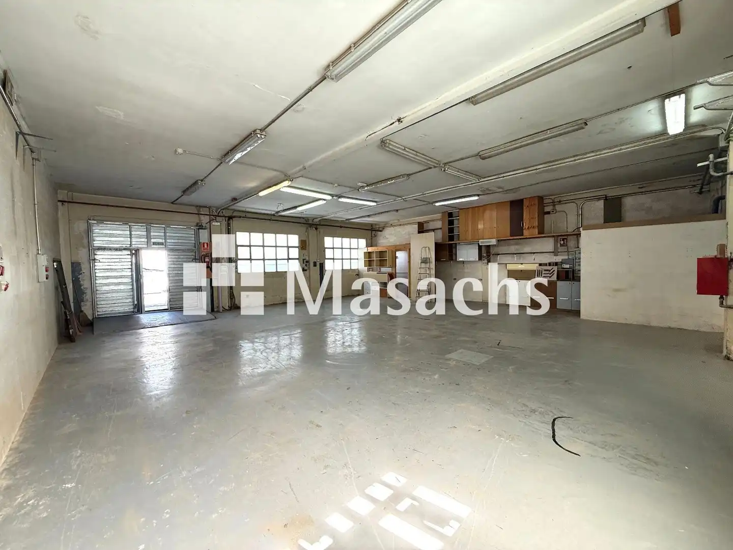Industrial building to rent in Nord-est