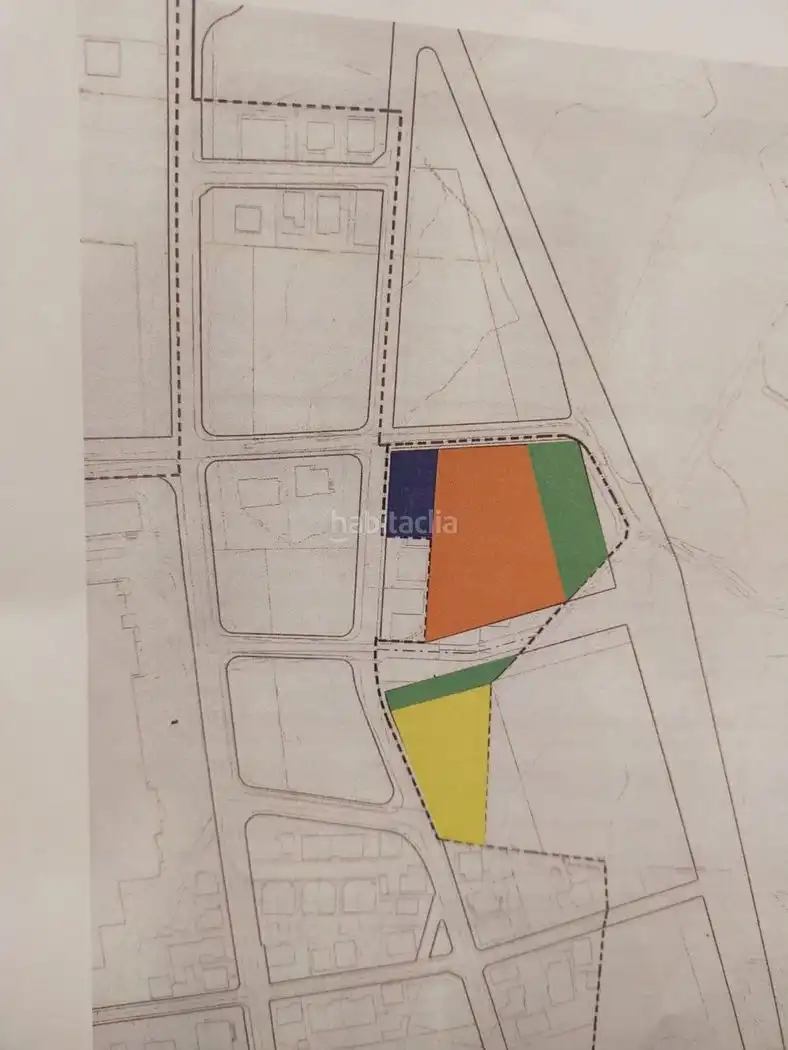 Terreno residencial en venta en Avinguda dels Països Catalans 183