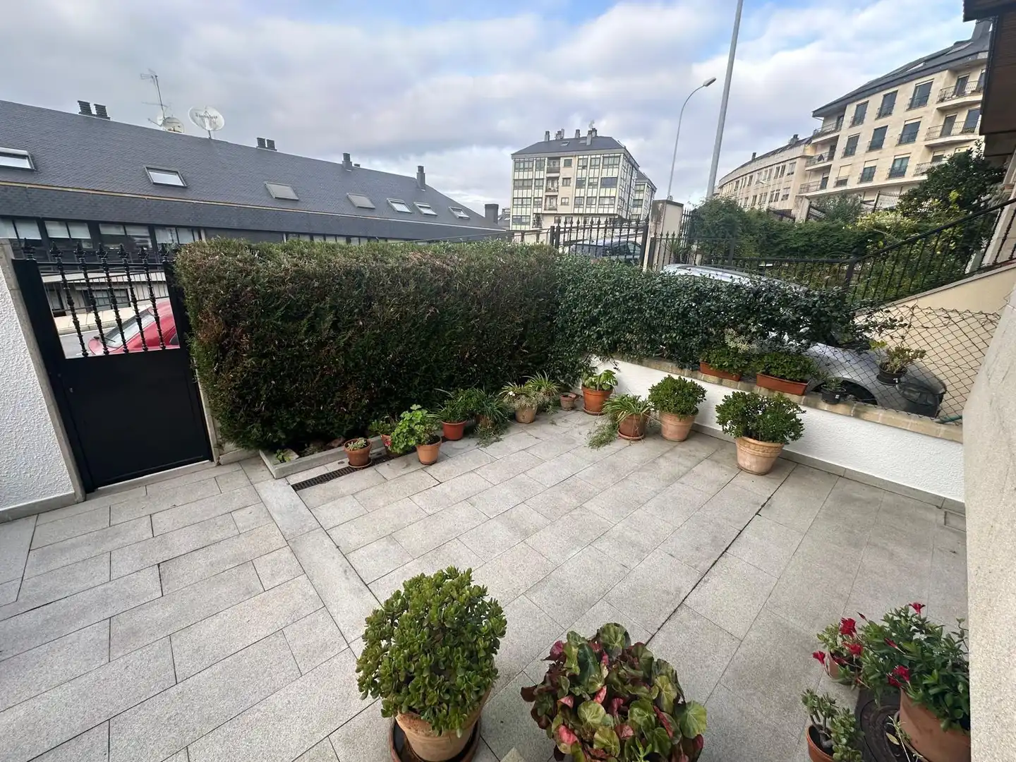 Terrassa de Casa adosada en venda en Ourense Capital  amb Aire condicionat, Jardí privat i Terrassa