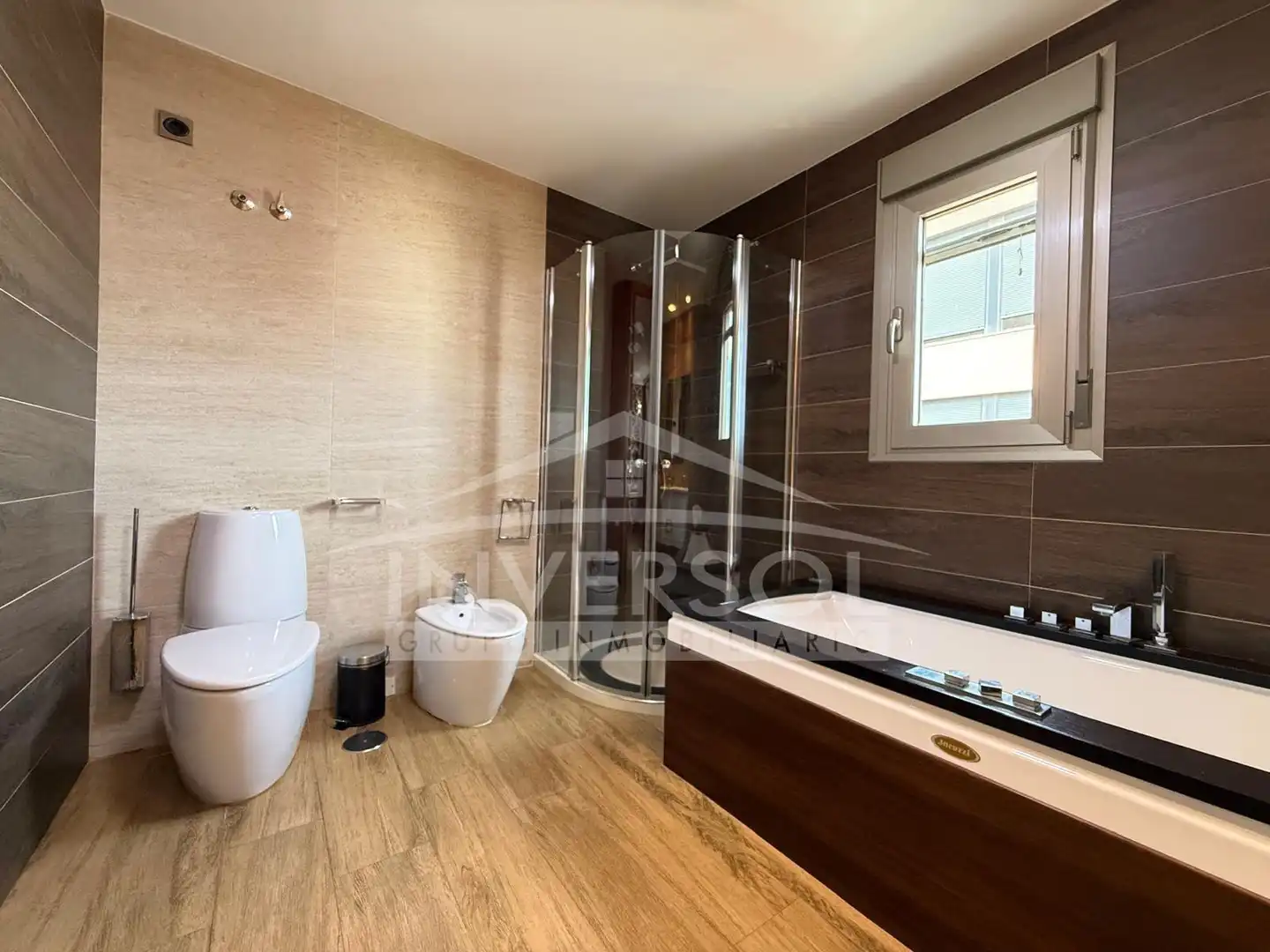Bathroom of Flat for sale in Adra  with Air Conditioner, Heating and Furnished