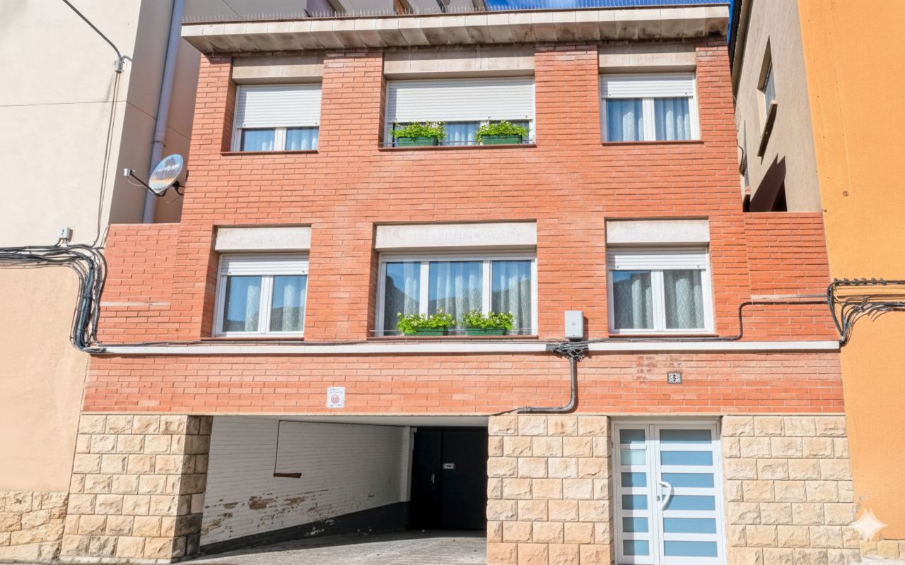 Exterior view of House or chalet for sale in Igualada  with Air Conditioner, Heating and Parquet flooring