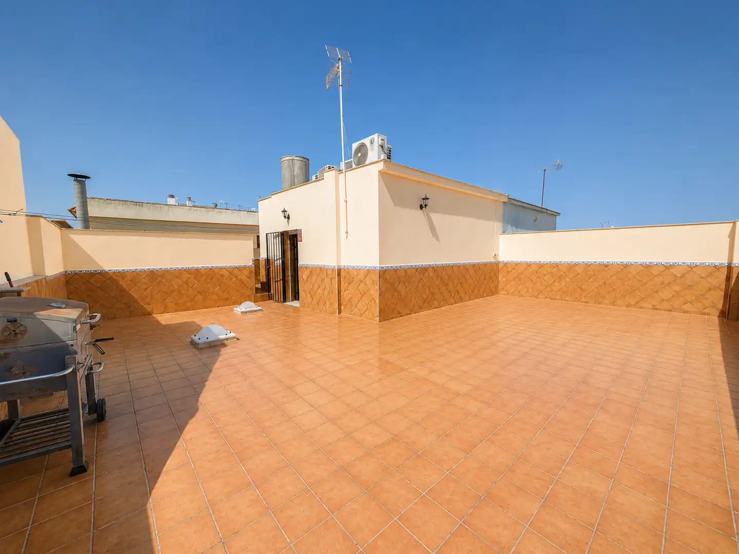 Terrassa de Casa o xalet en venda en La Rinconada amb Aire condicionat, Calefacció i Terrassa