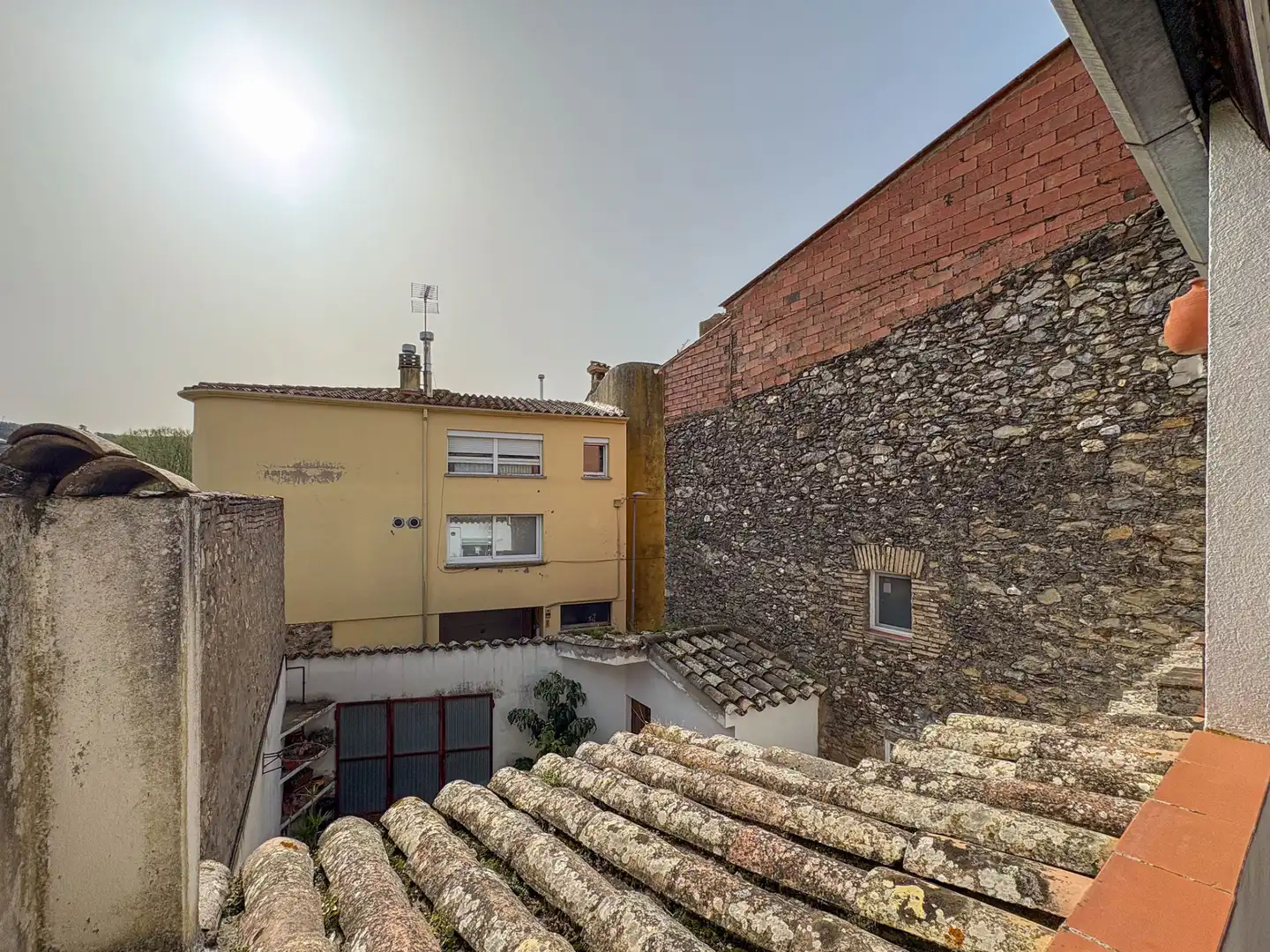 Vista exterior de Casa adosada en venda en Quart amb Calefacció, Terrassa i Balcó