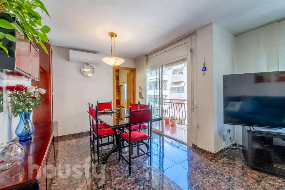 Exterior view of Flat for sale in Vilanova i la Geltrú  with Air Conditioner and Balcony