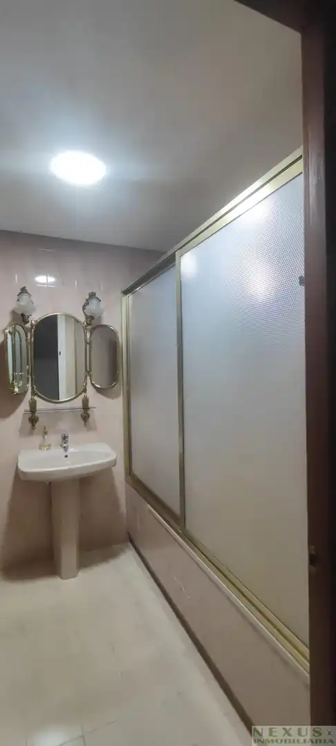Bathroom of Flat for sale in Cáceres  with Air Conditioner, Heating and Terrace