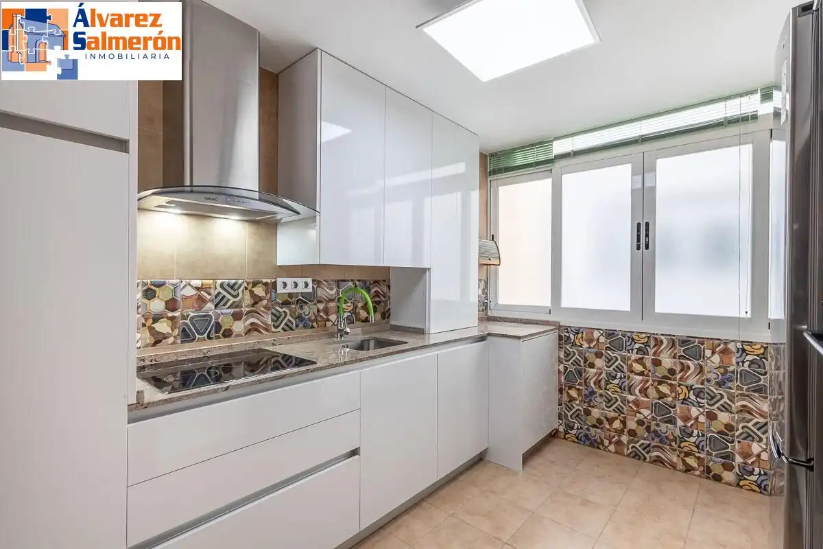 Kitchen of Flat for sale in Granada  with Terrace and Balcony