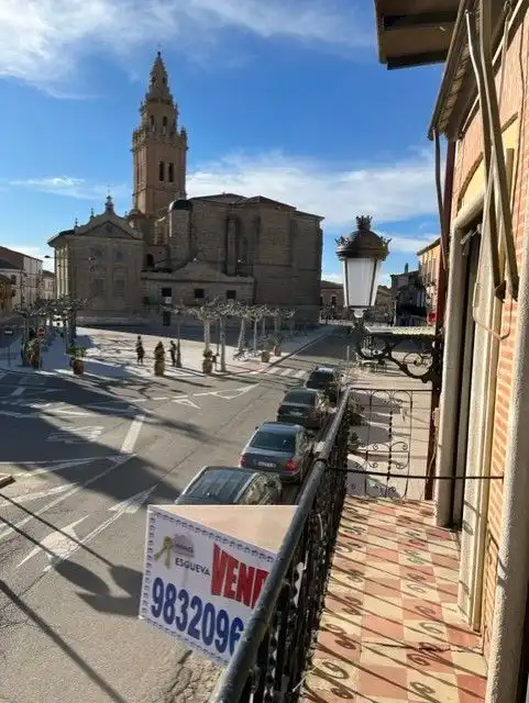 Vista exterior de Edificio en venta en Nava del Rey