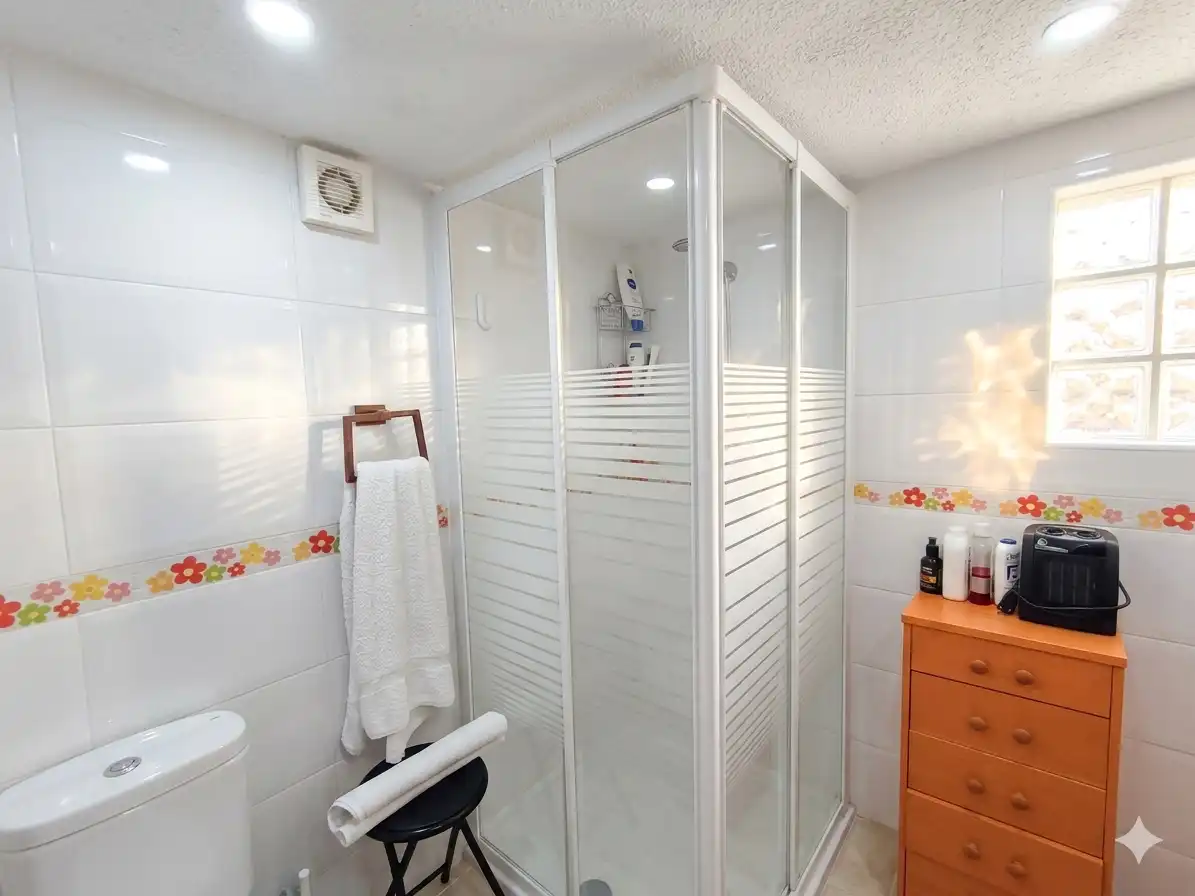Badezimmer von Haus oder Chalet zum Verkauf in Robledo de Chavela mit Heizung, Privatgarten und Terrasse