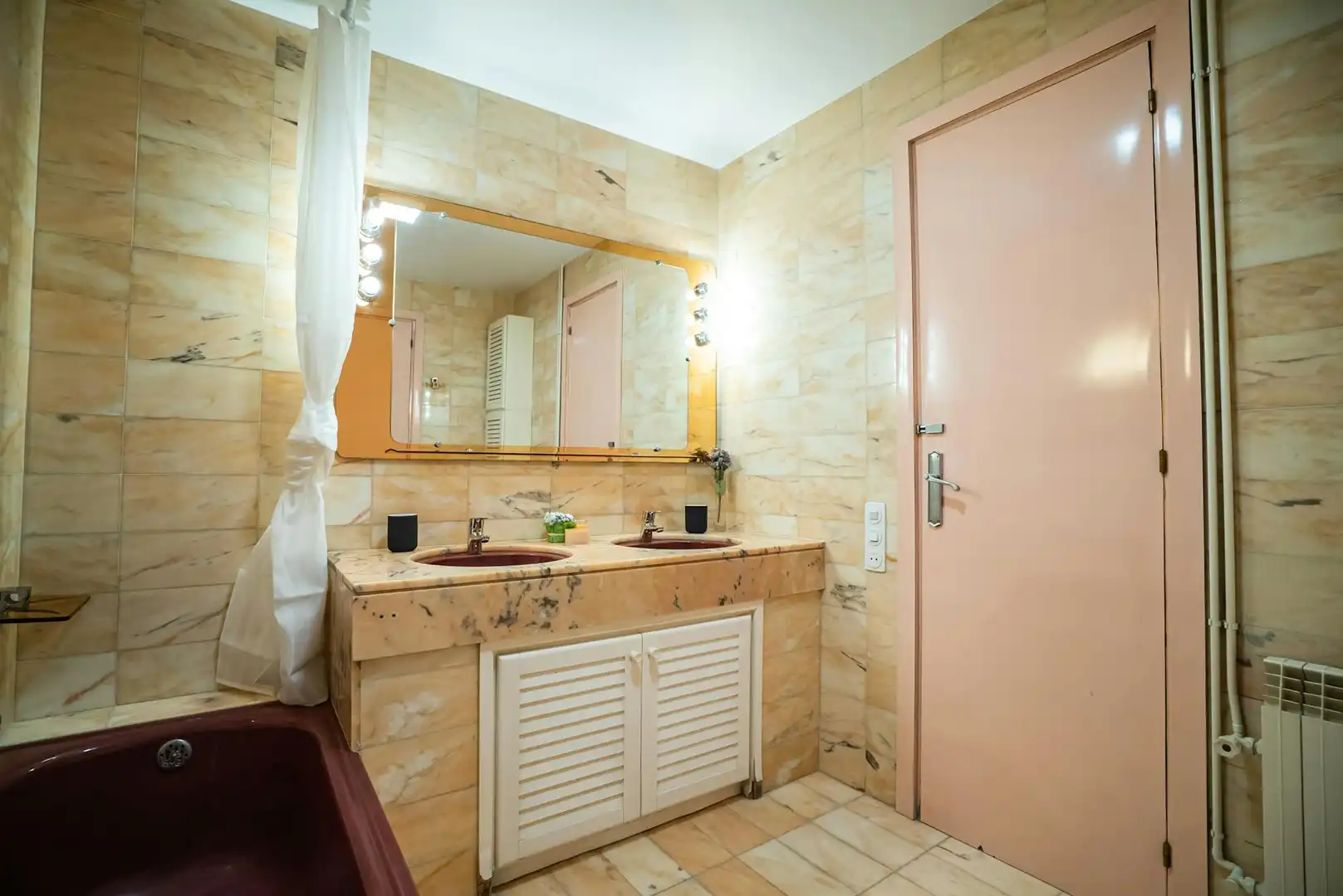 Bathroom of Flat for share in L'Hospitalet de Llobregat  with Washing machine