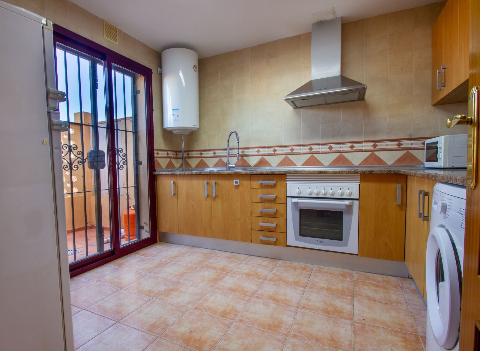 Kitchen of House or chalet for sale in La Línea de la Concepción  with Air Conditioner, Terrace and Storage room