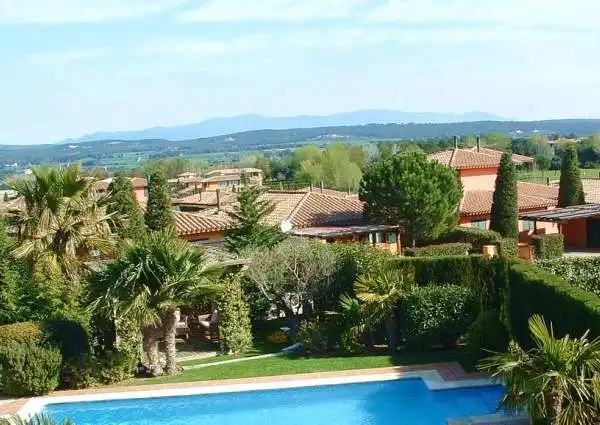 Garten von Einfamilien-Reihenhaus zum Verkauf in Navata mit Heizung, Privatgarten und Terrasse