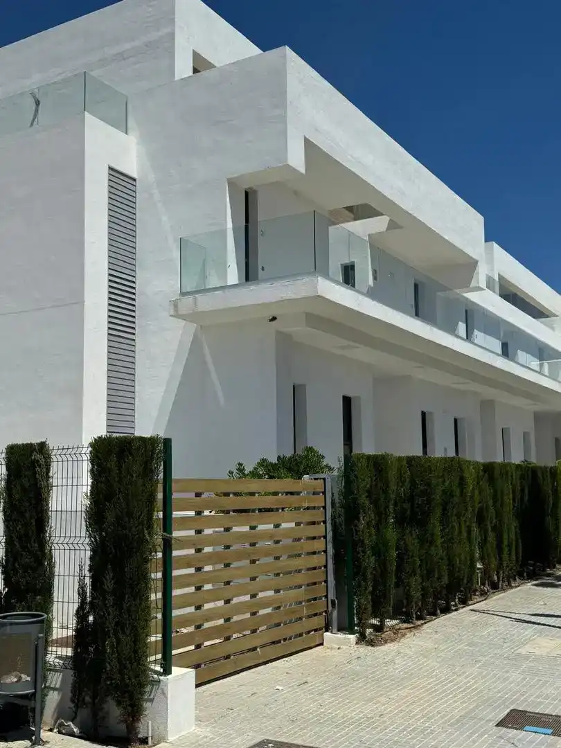 Vista exterior de Dúplex en venda en Zahara de los Atunes amb Aire condicionat, Piscina i Balcó