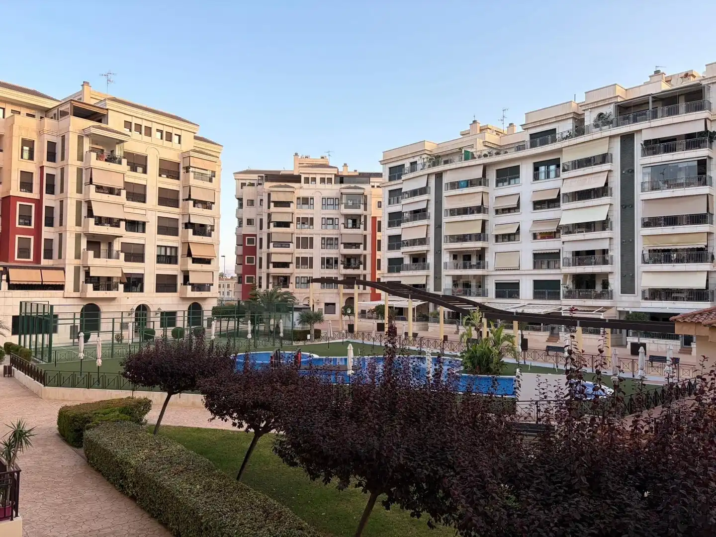 Vista exterior de Pis en venda en Elche / Elx amb Aire condicionat, Calefacció i Jardí privat