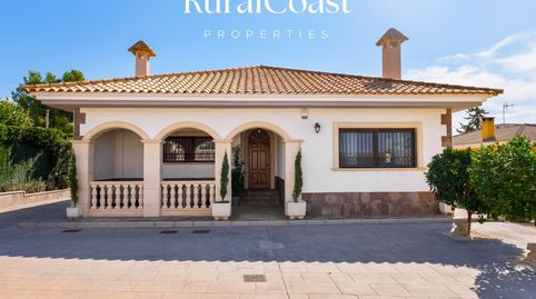 Villa independiente, parcela 1038m2, 4 habitaciones, 3 baños, casa para invitados completa, piscina, jardín, barbacoa, AC., imagen 3