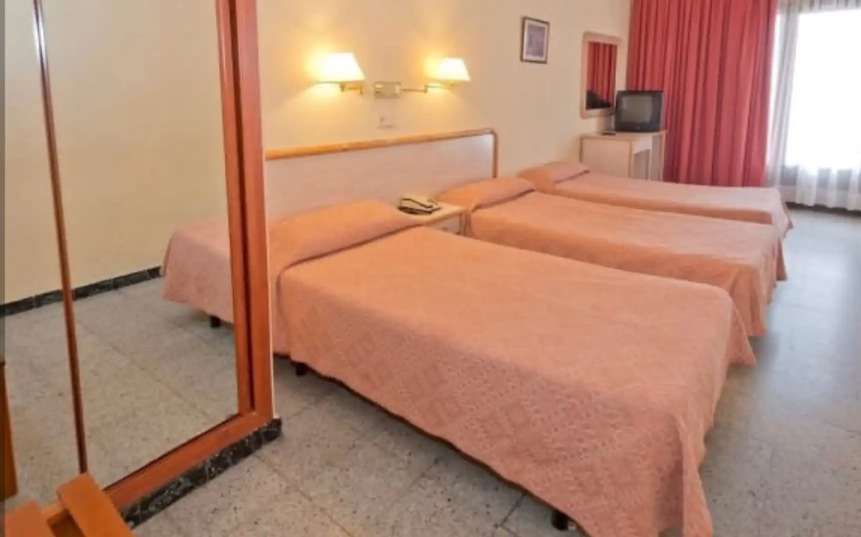 Hotel with lift for sale in Calella, imagen 3