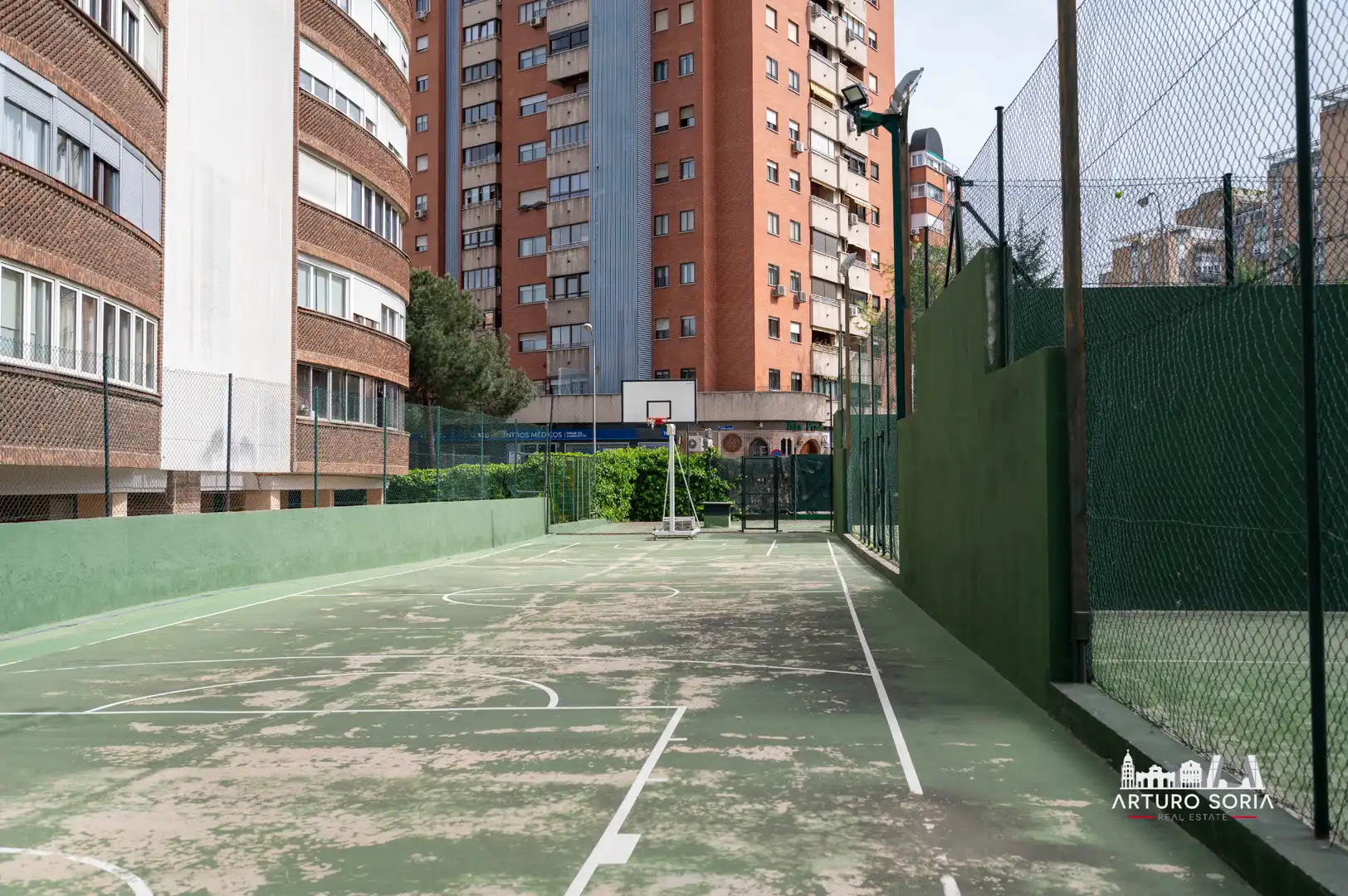 Vista exterior de Piso de alquiler en Madrid con Aire acondicionado y Piscina comunitaria