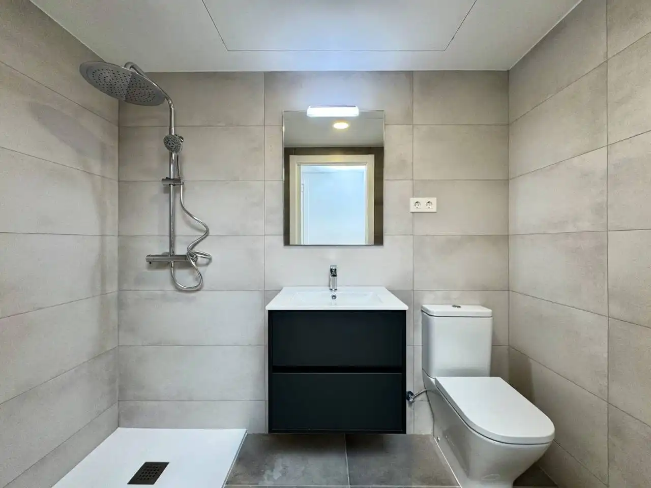 Baño de Piso en venta en Cubelles con Aire acondicionado, Calefacción y Terraza